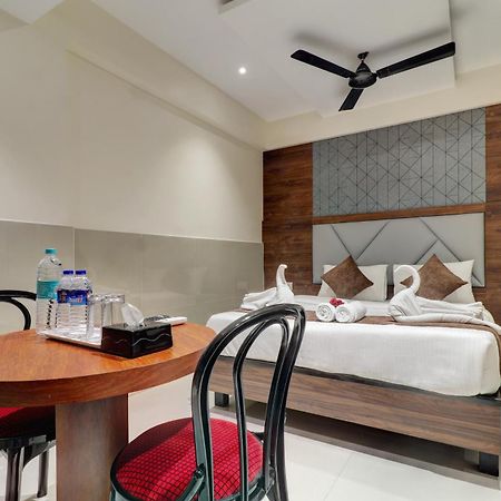 New Parimeet Residency Hotel นาวีมุมไบ ภายนอก รูปภาพ
