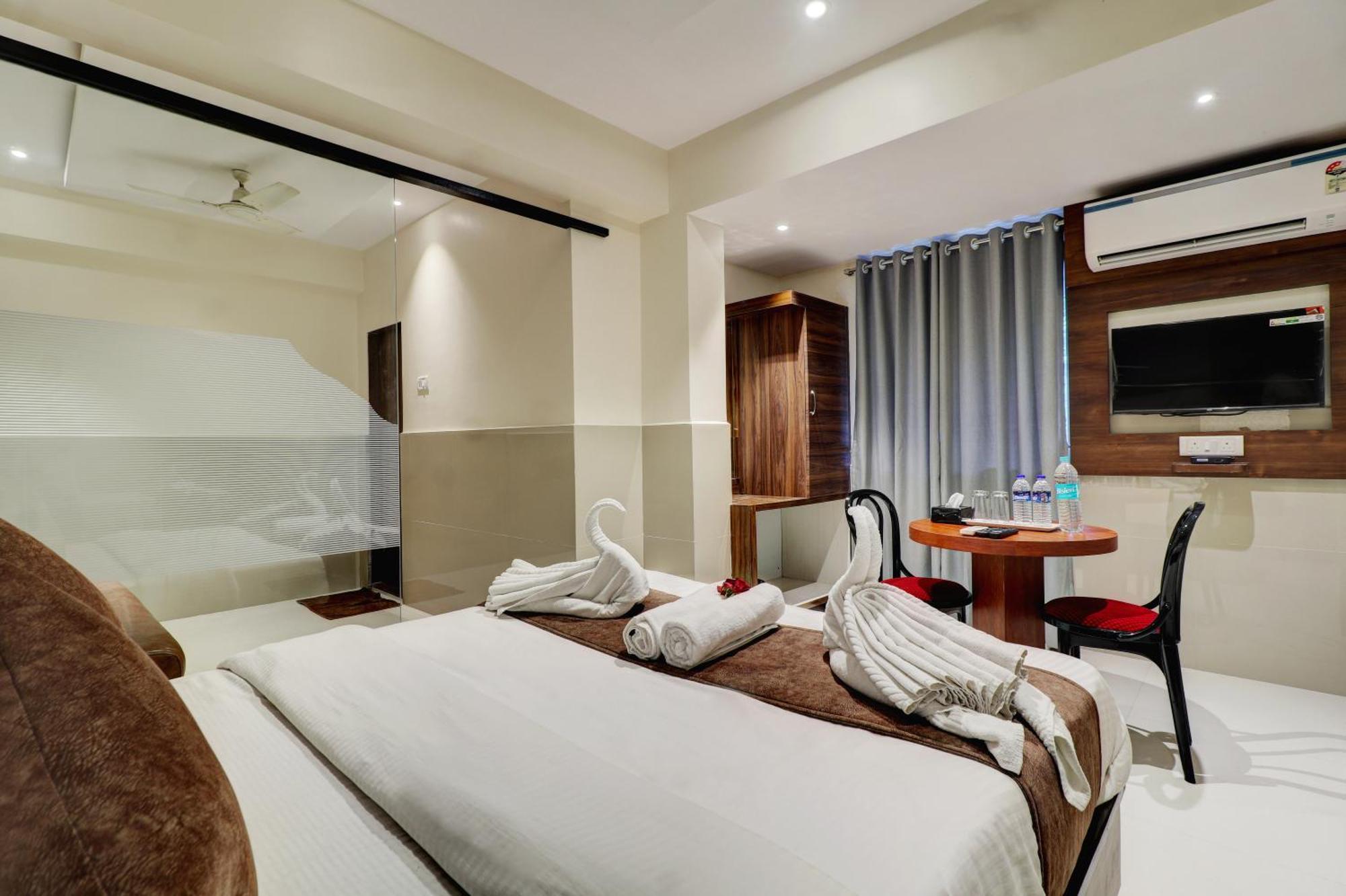 New Parimeet Residency Hotel นาวีมุมไบ ภายนอก รูปภาพ