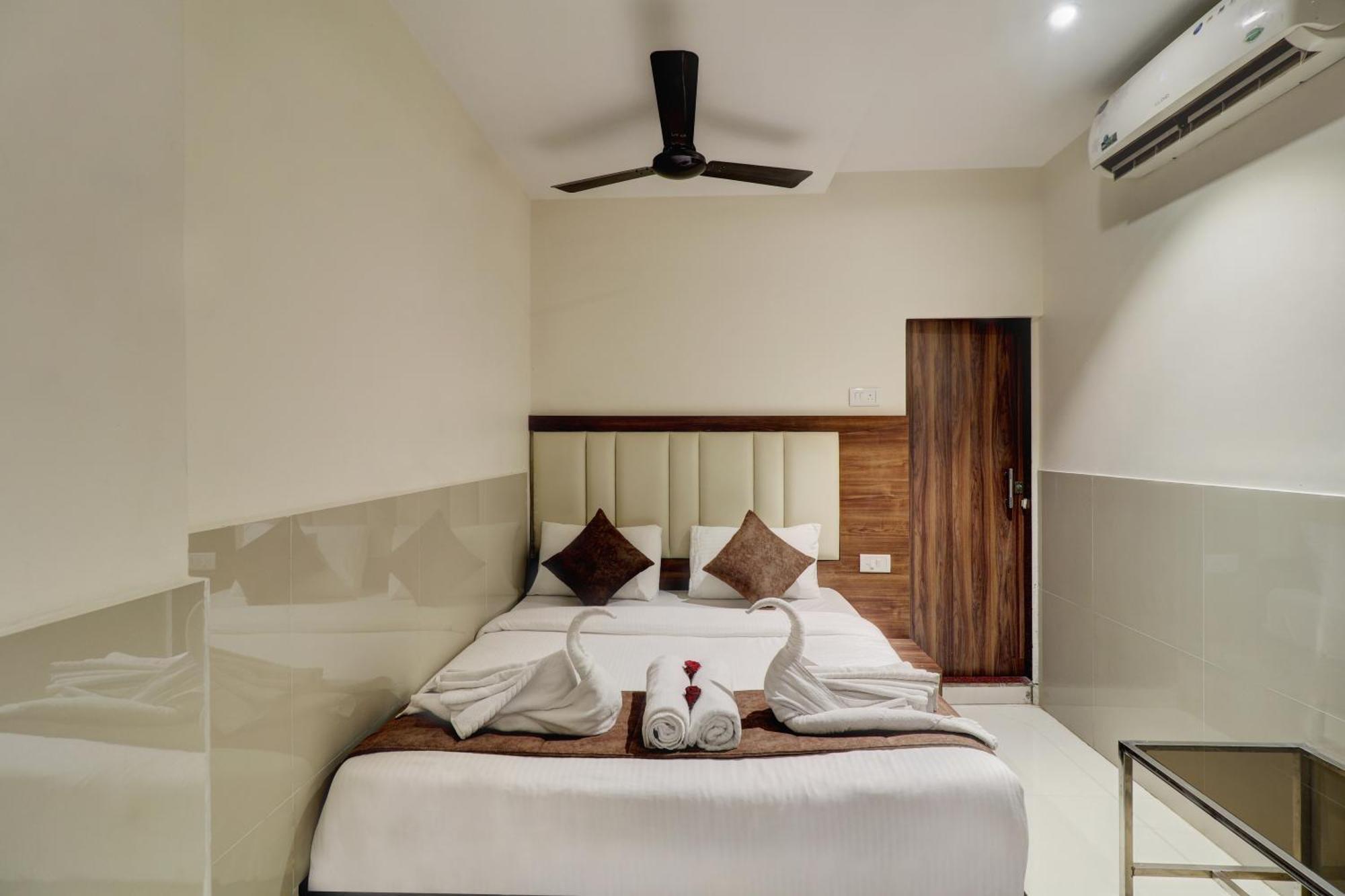 New Parimeet Residency Hotel นาวีมุมไบ ภายนอก รูปภาพ