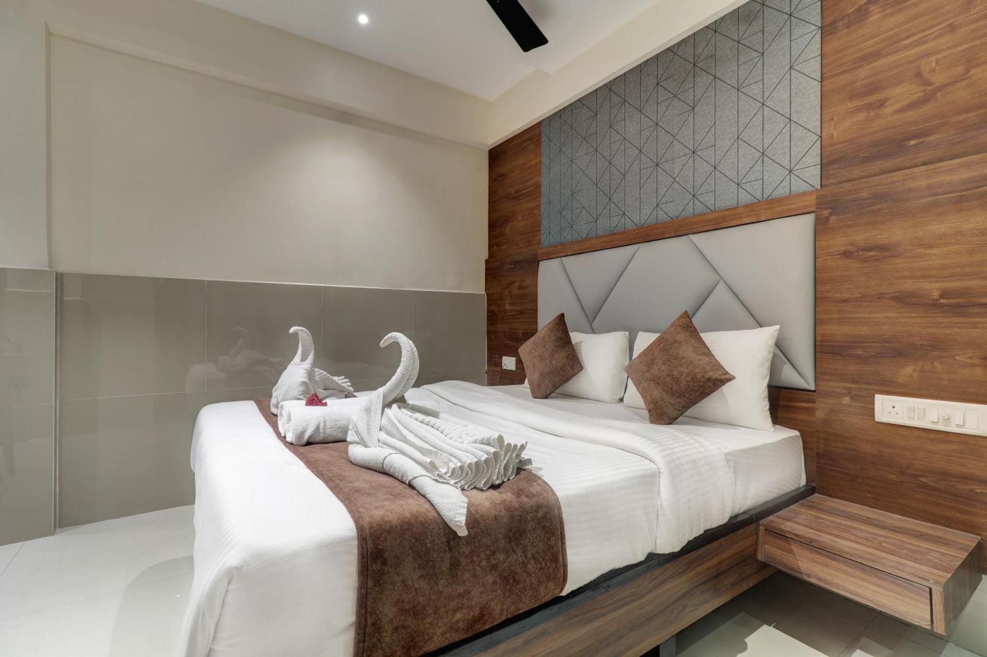 New Parimeet Residency Hotel นาวีมุมไบ ภายนอก รูปภาพ