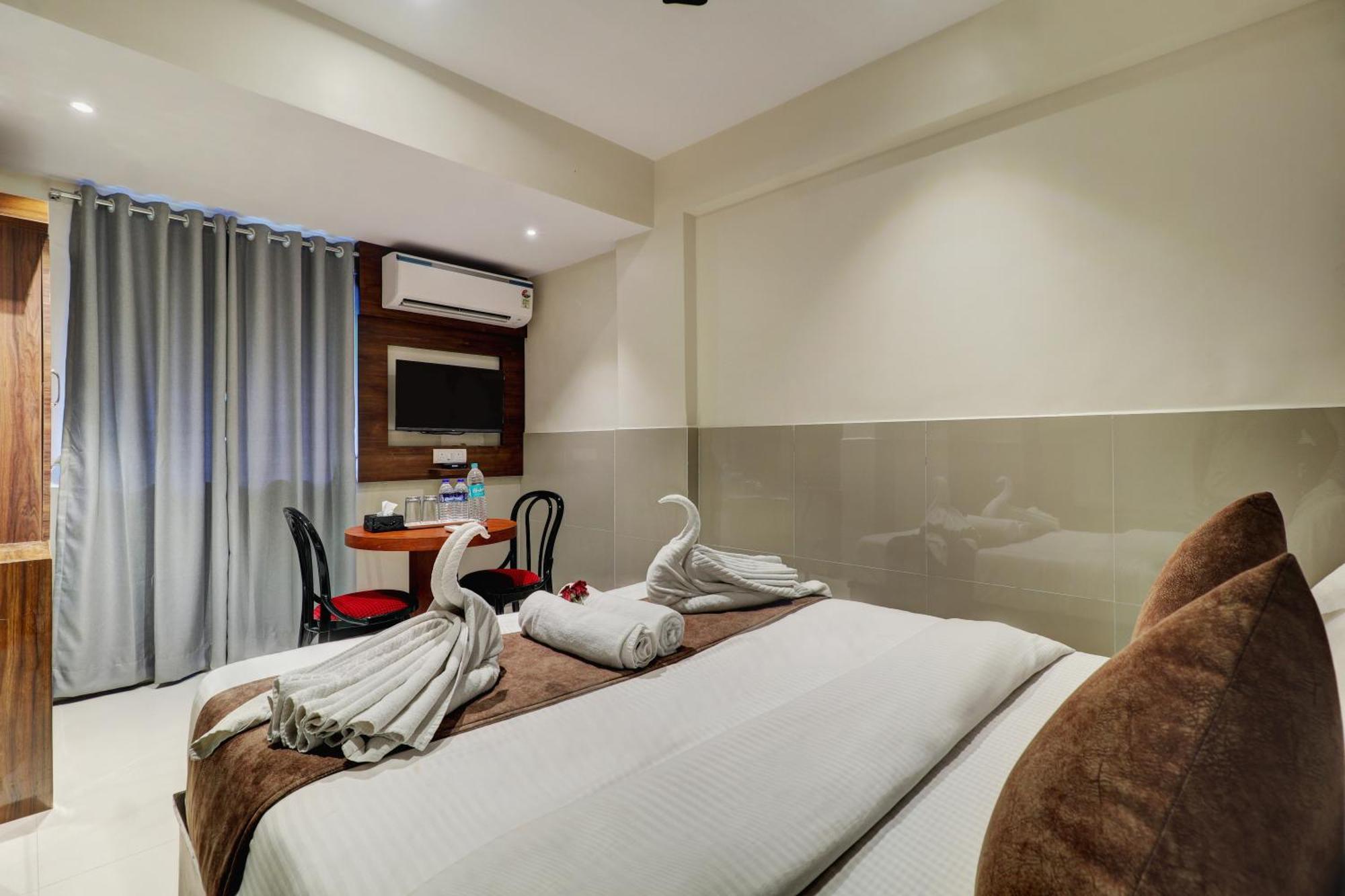 New Parimeet Residency Hotel นาวีมุมไบ ภายนอก รูปภาพ
