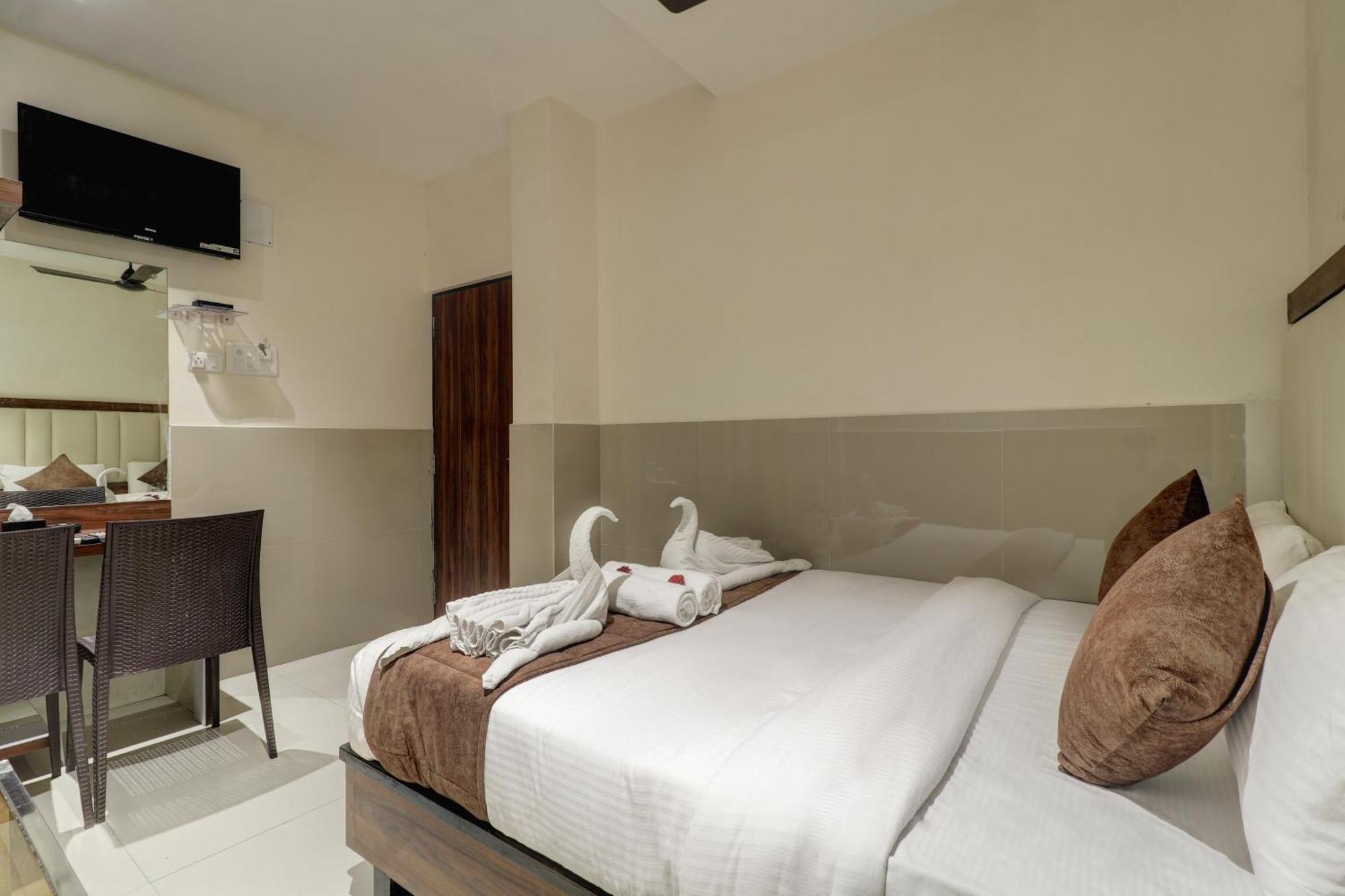 New Parimeet Residency Hotel นาวีมุมไบ ภายนอก รูปภาพ