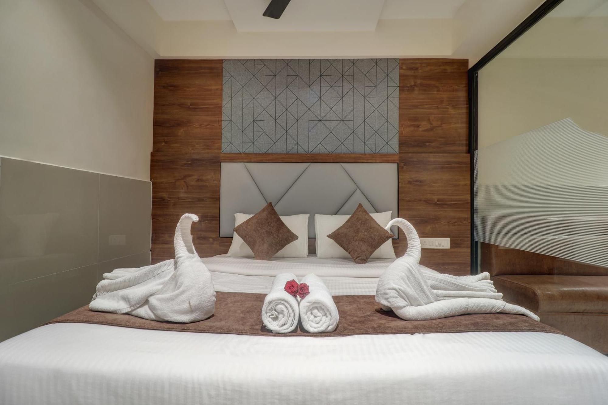 New Parimeet Residency Hotel นาวีมุมไบ ภายนอก รูปภาพ