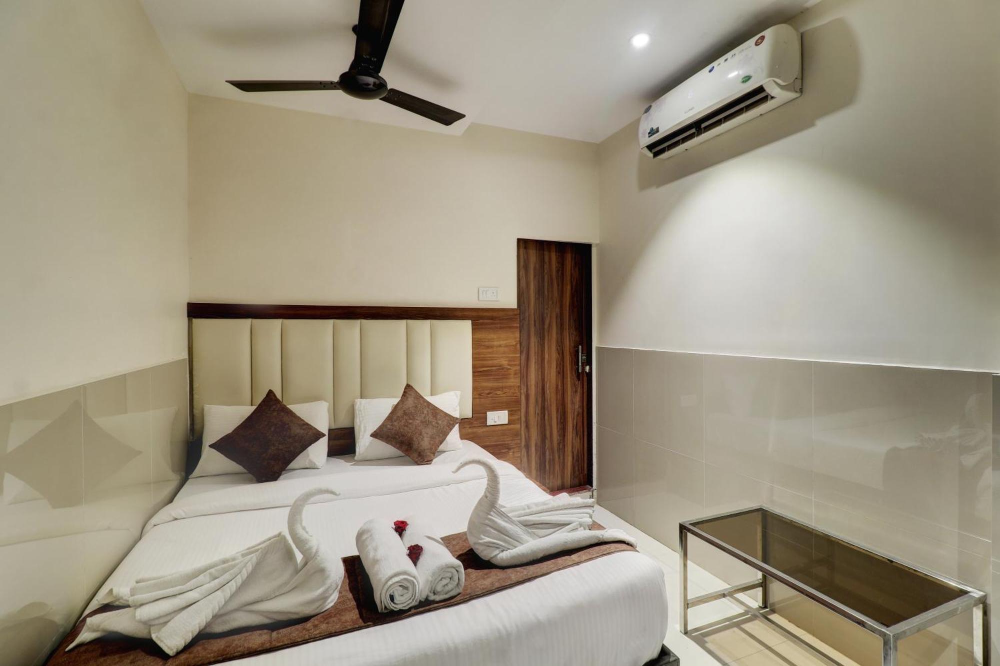 New Parimeet Residency Hotel นาวีมุมไบ ภายนอก รูปภาพ