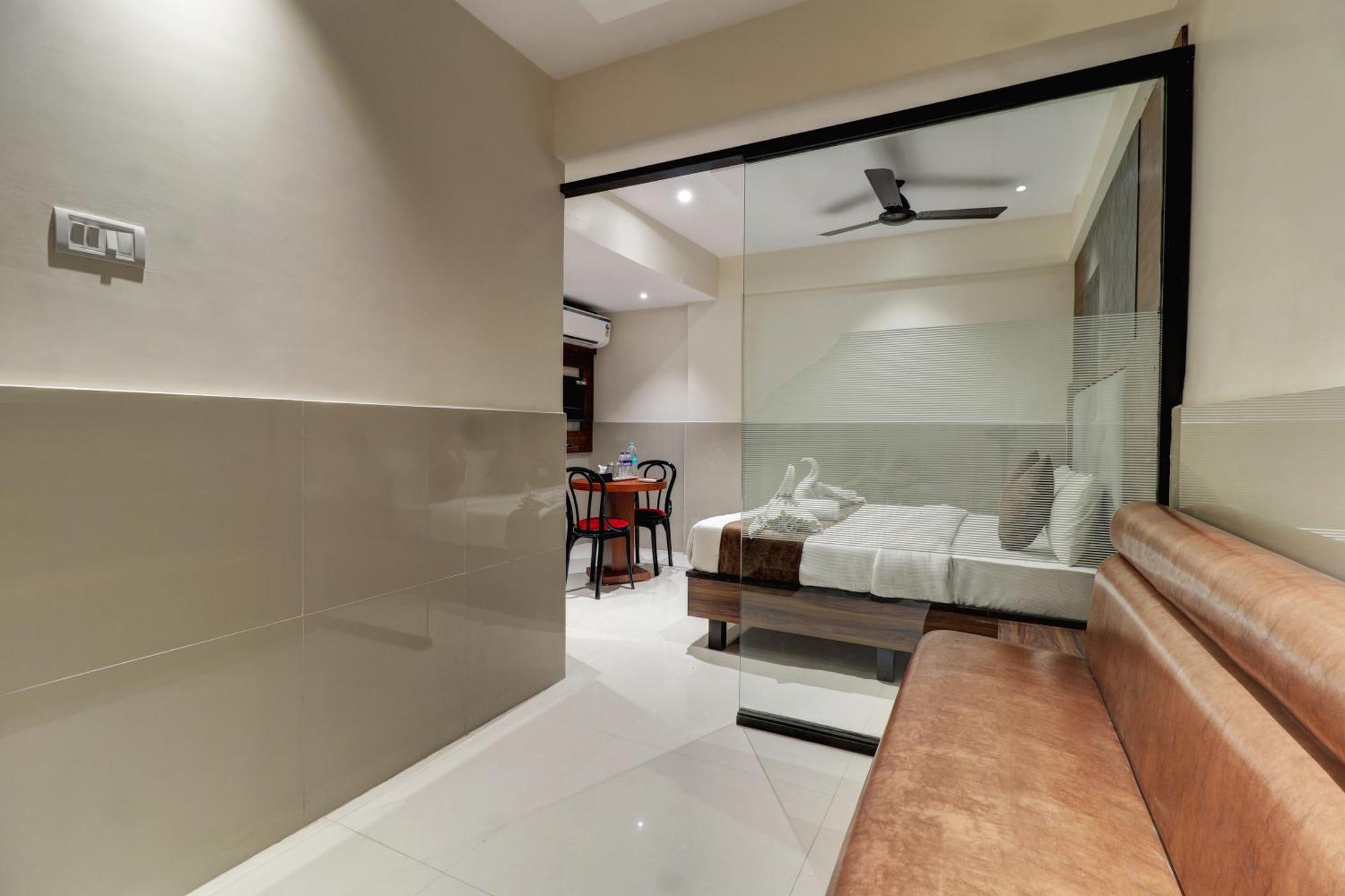 New Parimeet Residency Hotel นาวีมุมไบ ภายนอก รูปภาพ