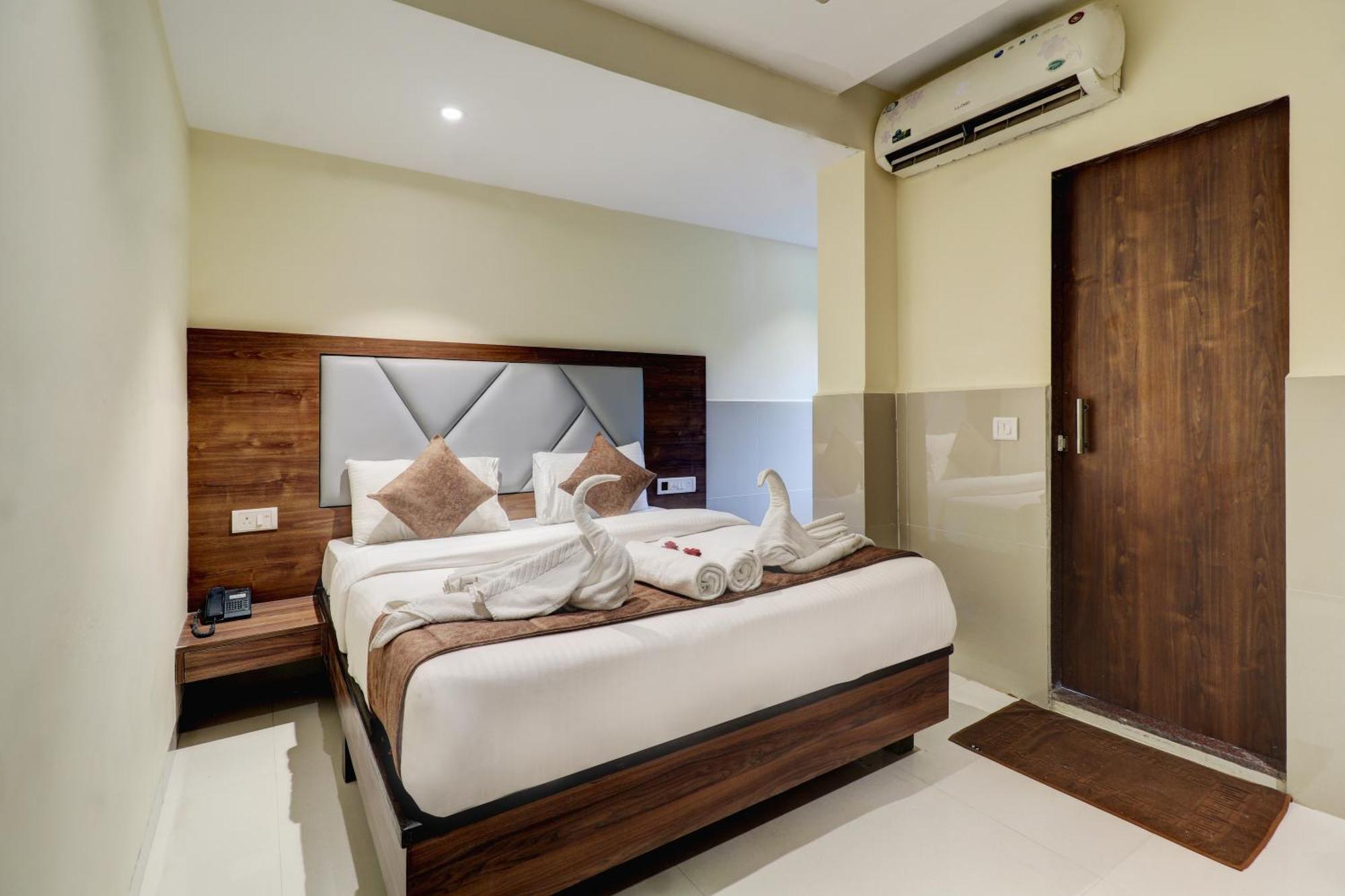 New Parimeet Residency Hotel นาวีมุมไบ ภายนอก รูปภาพ