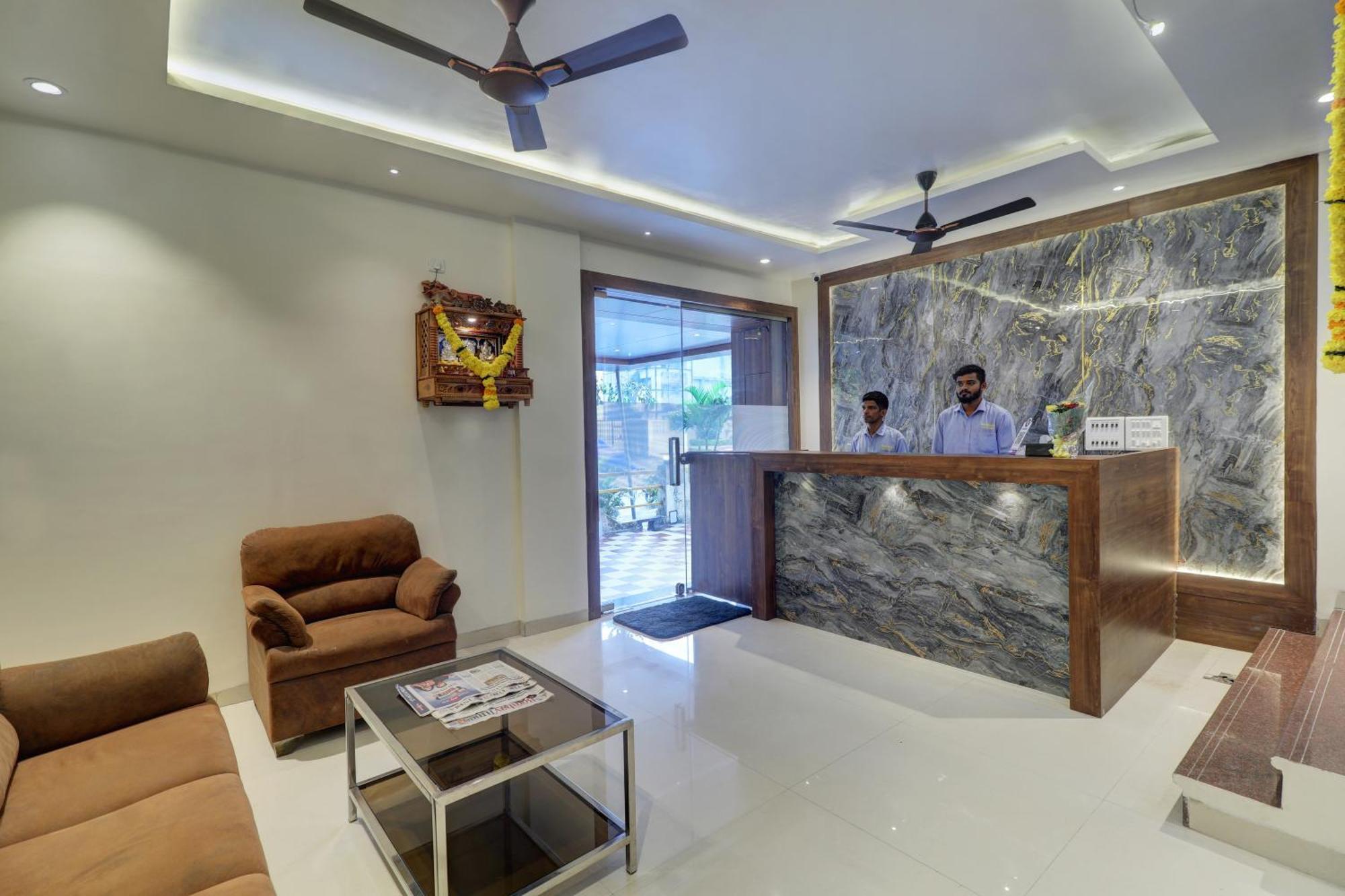 New Parimeet Residency Hotel นาวีมุมไบ ภายนอก รูปภาพ