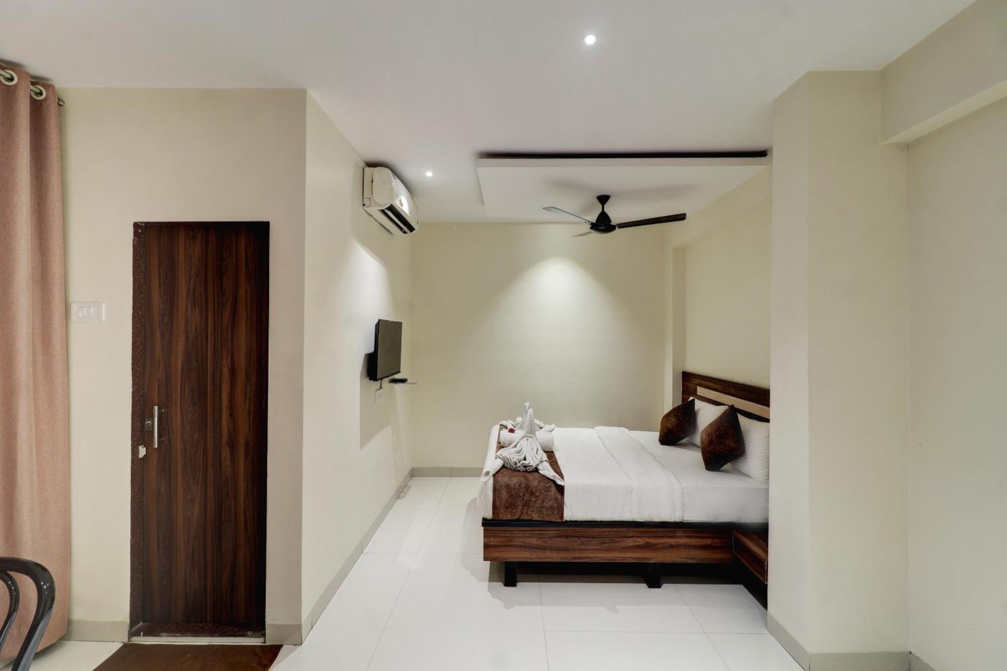 New Parimeet Residency Hotel นาวีมุมไบ ภายนอก รูปภาพ
