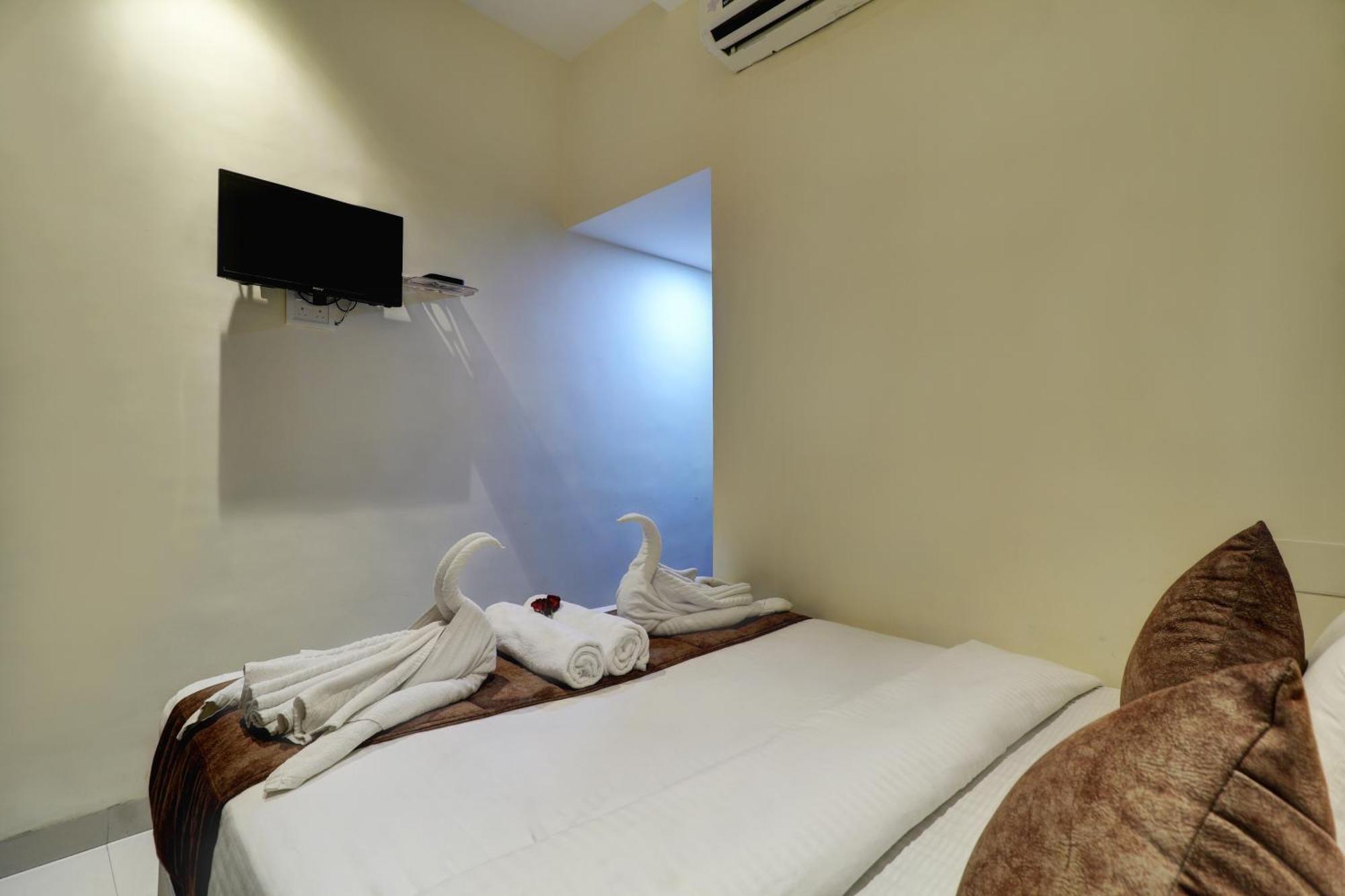 New Parimeet Residency Hotel นาวีมุมไบ ภายนอก รูปภาพ