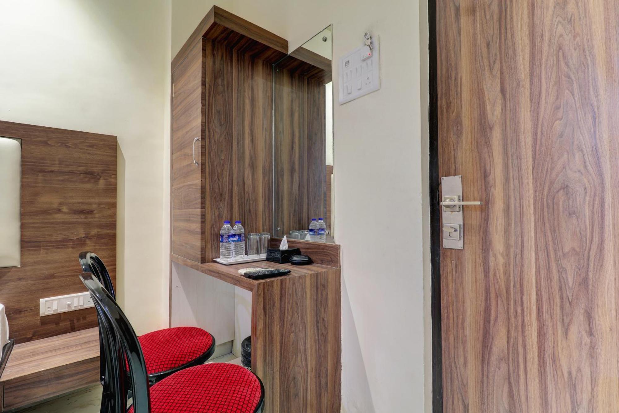 New Parimeet Residency Hotel นาวีมุมไบ ภายนอก รูปภาพ