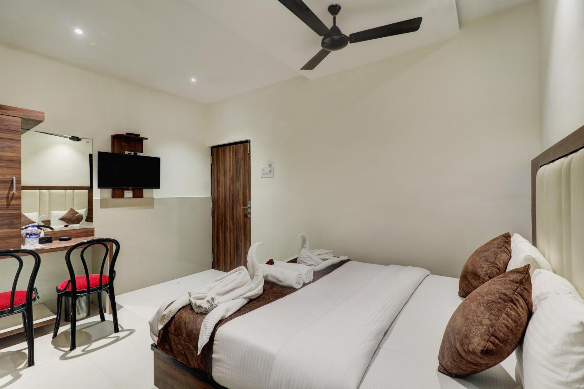 New Parimeet Residency Hotel นาวีมุมไบ ภายนอก รูปภาพ