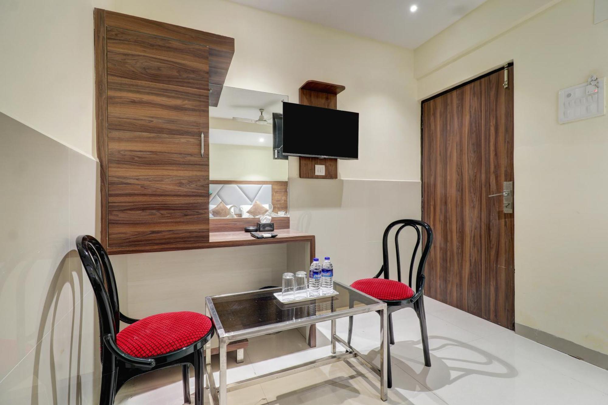 New Parimeet Residency Hotel นาวีมุมไบ ภายนอก รูปภาพ