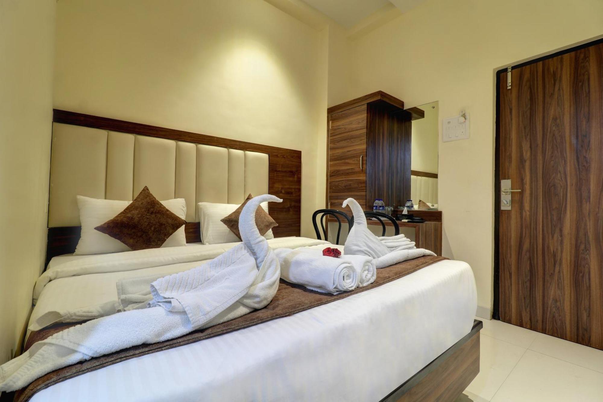 New Parimeet Residency Hotel นาวีมุมไบ ภายนอก รูปภาพ