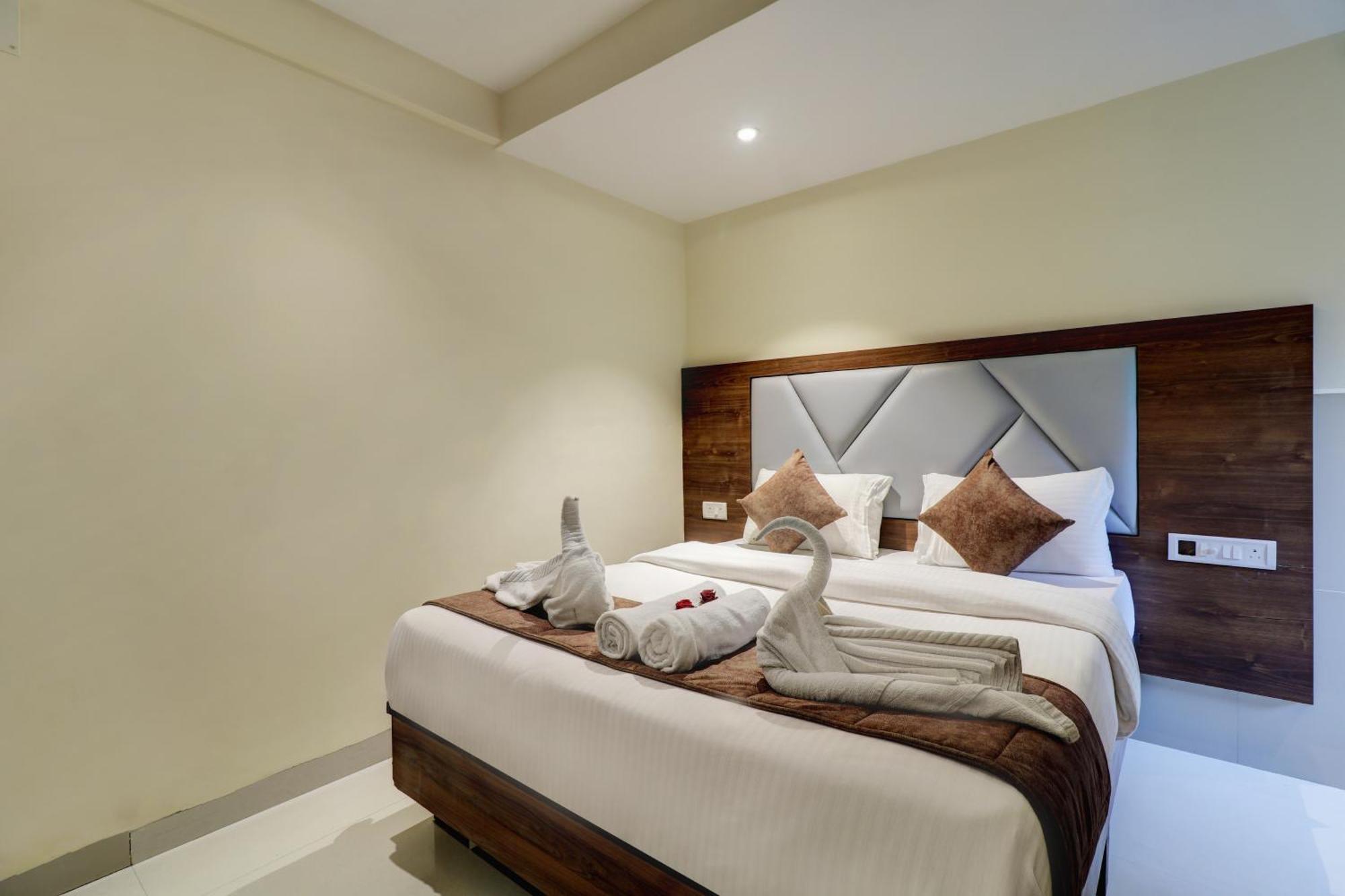 New Parimeet Residency Hotel นาวีมุมไบ ภายนอก รูปภาพ
