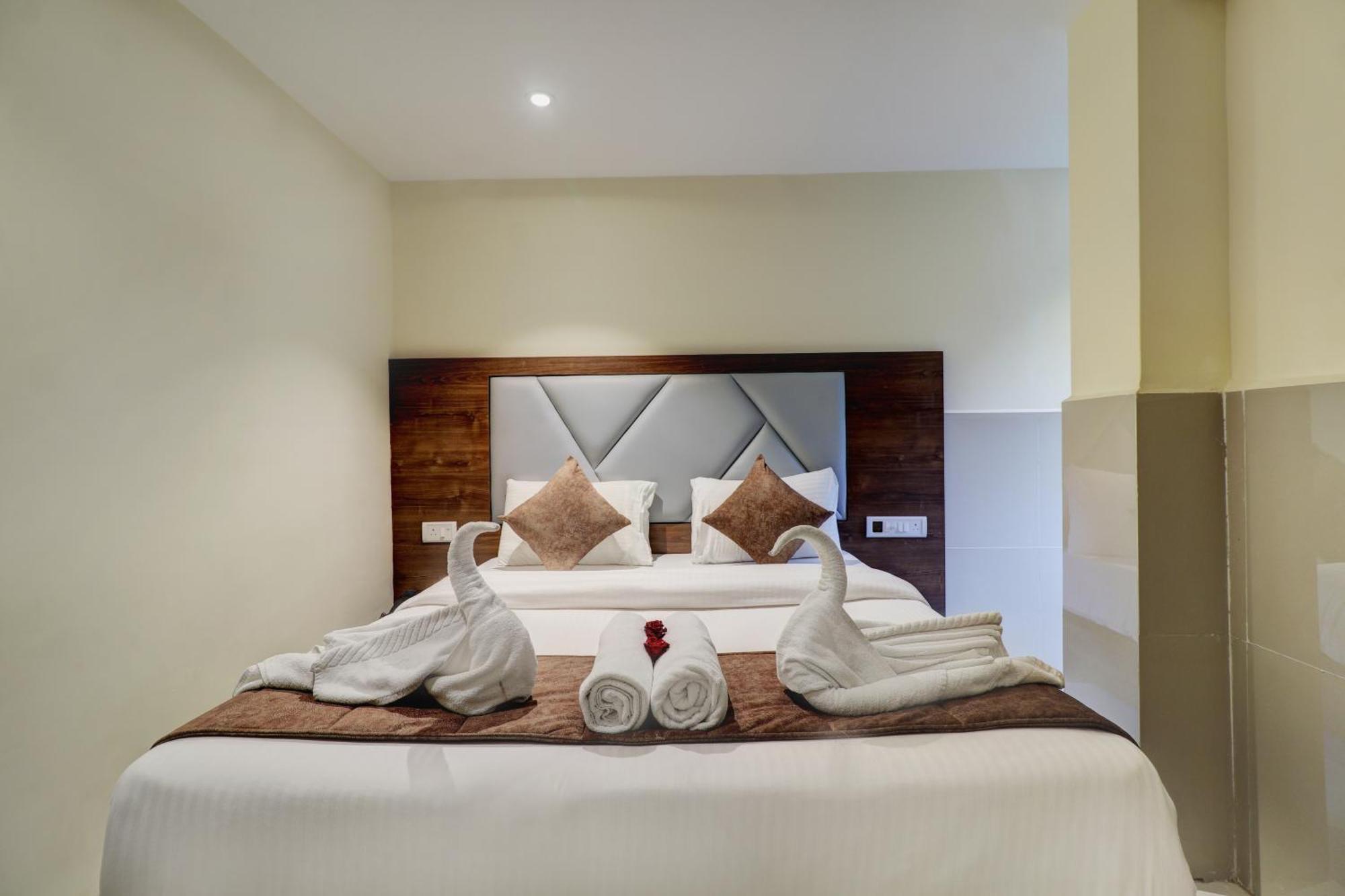 New Parimeet Residency Hotel นาวีมุมไบ ภายนอก รูปภาพ